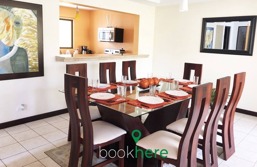 San Joaquin de Flores House | Beautiful 4BD Entire House with Spa & Breakfast, Near Airport