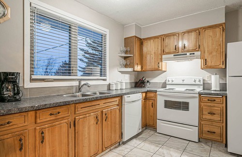 Northwest Calgary House | Central Location Home with Pool & 6 Queen Beds, Rated 9.2