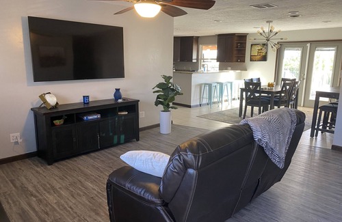 Farmington House | Beautiful House with Pool and Stunning Views Near Attractions