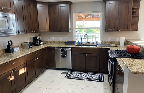 Farmington House | Beautiful House with Pool and Stunning Views Near Attractions