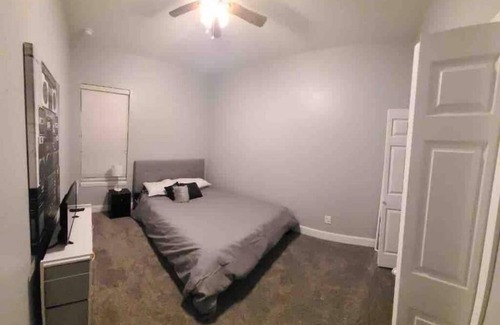 Tampa House | Comfy Entire House Near Downtown and Ybor with Child-Friendly Amenities