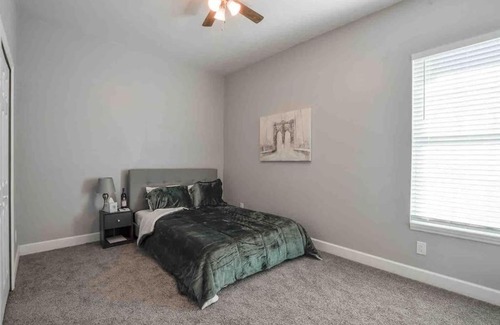 Tampa House | Comfy Entire House Near Downtown and Ybor with Child-Friendly Amenities