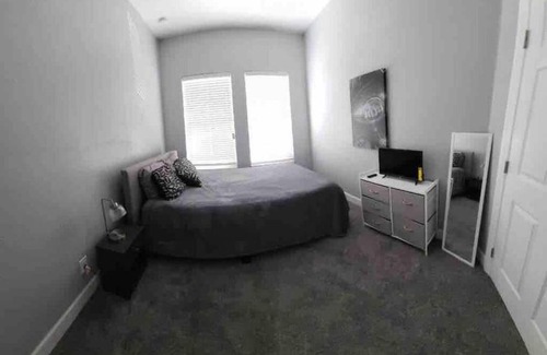 Tampa House | Comfy Entire House Near Downtown and Ybor with Child-Friendly Amenities