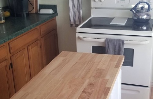 Disston Heights House | Cozy Entire House with Spa and Hot Tub for Your Stay