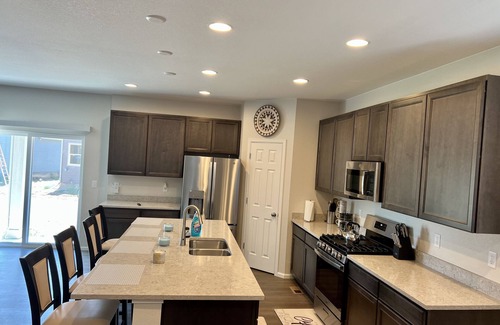 Dupont House | Brand New Fully Furnished House with Spa and Hot Tub