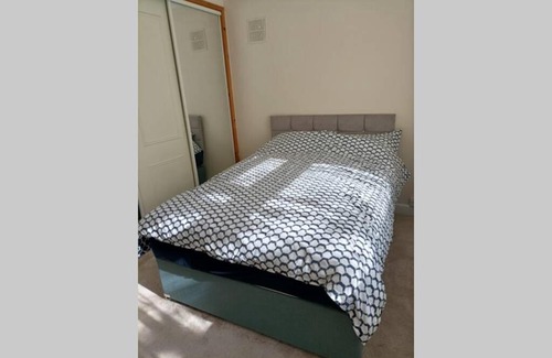 Alverthorpe Apartment | Cozy Entire House in a Peaceful Residential Neighborhood