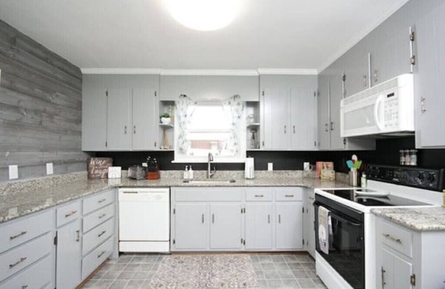 Lynchburg House | Tranquil Retreat: Family-Friendly Home Near All Attractions