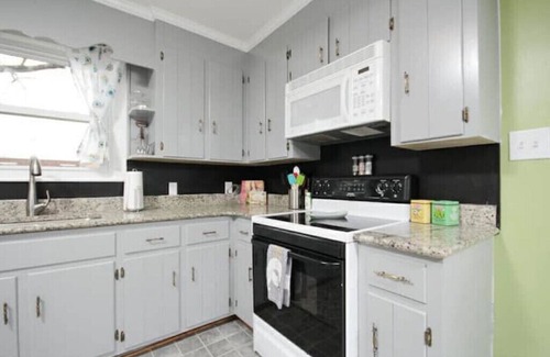 Lynchburg House | Tranquil Retreat: Family-Friendly Home Near All Attractions