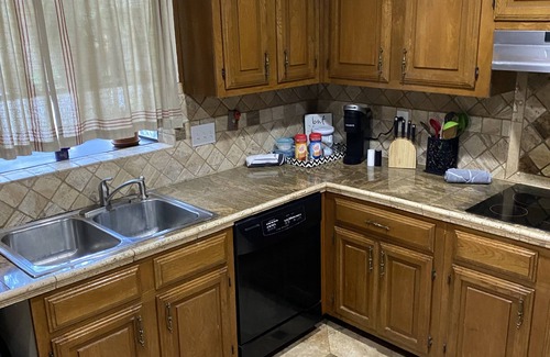 Oak Creek House | Ideal Retreat Near Sea World and Six Flags for Families