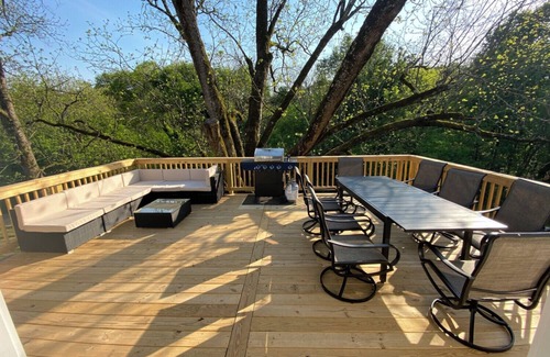 Athens House | Modern House Near Downtown with Pet-Friendly Amenities