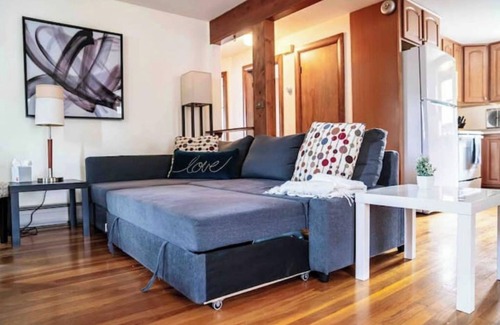 Nashua House | Spacious Entire House for 11 with Fenced Backyard