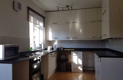 Gravesend House | Entire house sleeping up to 8 people