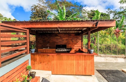 Apia House | Spacious Ocean View House for 8 with Pool & Kitchen