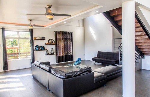 Apia House | Spacious Ocean View House for 8 with Pool & Kitchen