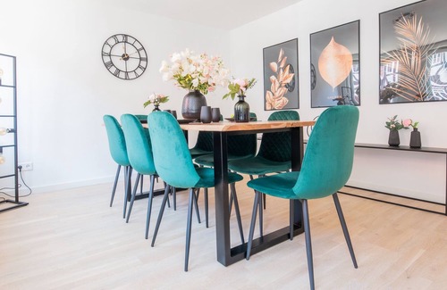Hildesheim District House | Entire house with backyard oasis | 185 sqm | 4 bedrooms | central | Netflix