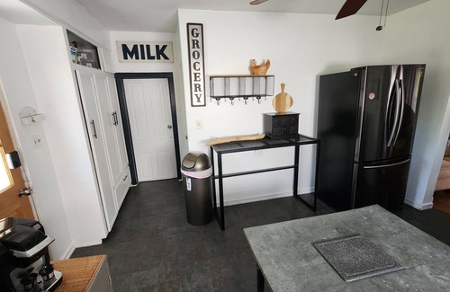 Port Clinton House | Entire house- Walk to downtown Port Clinton or Jet Express