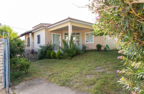 Krestena House | Scenic Retreat with Ocean View Near Olympia - Pet Friendly