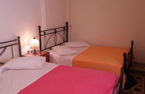 Keratsinion House | Family Retreat Near Piraeus Port with Pool and Yard