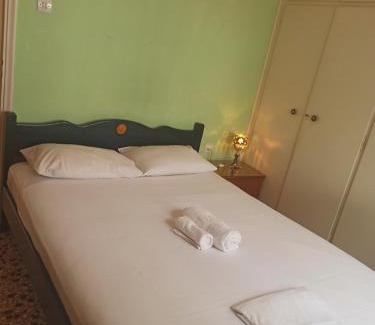 Keratsinion House | Family Retreat Near Piraeus Port with Pool and Yard
