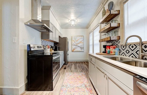 Lincoln Terrace House | Guest Rated 10/10: Entire Lincoln Lodge near Bricktown