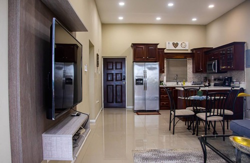 Havendale Apartment | Modern One-Bedroom Apartment with Kitchen and Breakfast