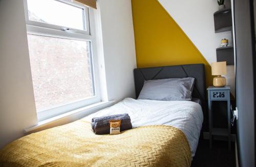 Belle Vue House | Modern Home Near Peak District - Guest Rated 9.8/10