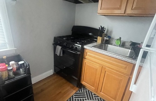 Uniondale House | Modern 2 Bedroom Duplex Steps from Hofstra University