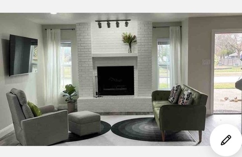 Fort Worth House | New 3 Bed Home in the Heart of Fort Worth for Families