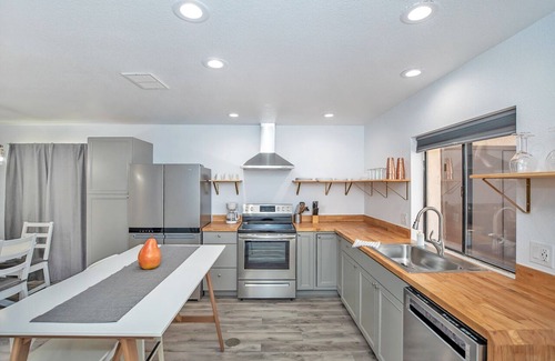 Yuma Corona Condo | Discover a Modern Condo with Spa and Pet-Friendly Comfort