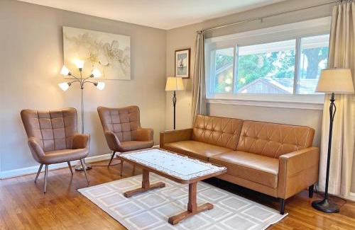Arlington House | Private 3-Bedroom House with Fenced Garden for Families