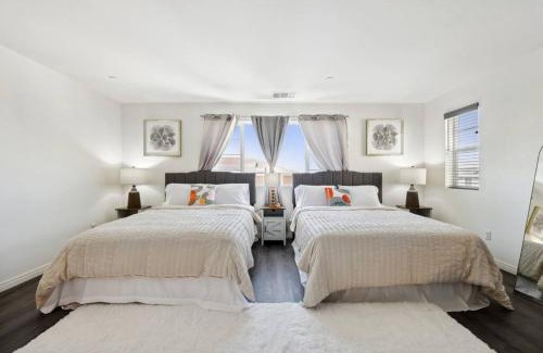 Sun City Villa | Modern 5-Bedroom Retreat with Gated Yard for Families