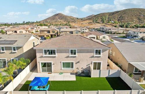 Sun City Villa | Modern 5-Bedroom Retreat with Gated Yard for Families