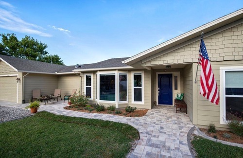 Weeki Wachee Gardens House | Bright and Inviting Home with Private Pool and Pet Friendly