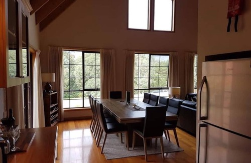Merrijig House | Stunning Ocean View Residential Home - Guest Rated 9.8
