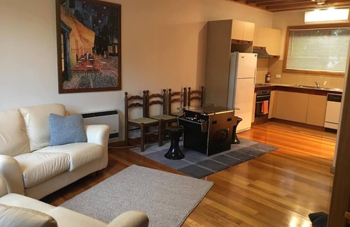Merrijig House | Stunning Ocean View Residential Home - Guest Rated 9.8