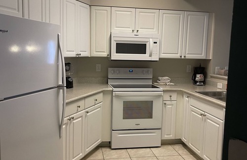 Galveston Resort | Relaxing Beachfront Condo with Infinity Pool & Hot Tub