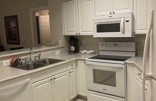 Galveston Resort | Relaxing Beachfront Condo with Infinity Pool & Hot Tub