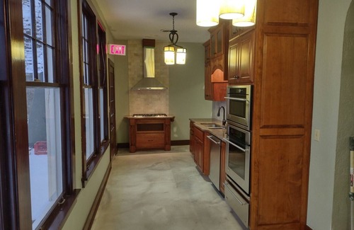 Brown County Villa | Historic 10-Bedroom Hotel on a Beautiful 62 Acre Resort