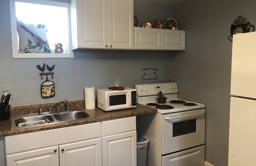 Albany Apartment | Cozy 2-Bedroom Apartment with Private Entry & Spa Amenities