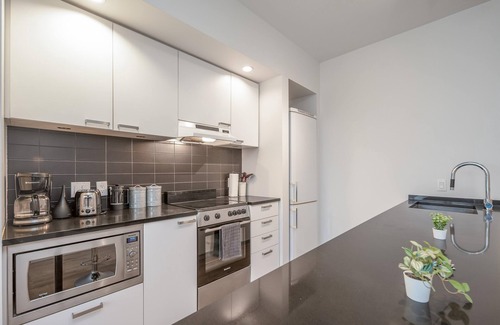 Downtown Eastside Apartment |  Modern Downtown Vancouver Apartment - Family Friendly Stays 