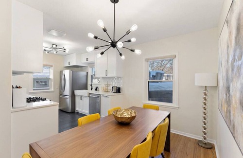 Robbinsdale House | Sunny 4BR Sunhouse with Rooftop Deck Near Downtown
