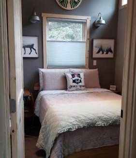 Seward House | Cozy Tiny Home Near Seward's Cruise Ship Terminal