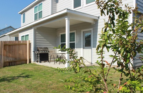 Stony Ridge North House | Entire Townhouse Near Tesla, Airport and COTA