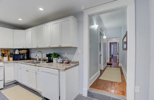 Midtown Apartment | Top-Rated 1BR Midtown Getaway with Ocean View & Parking