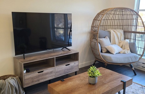 Regina House | Private Upper Floor Retreat with Kitchen in East Regina