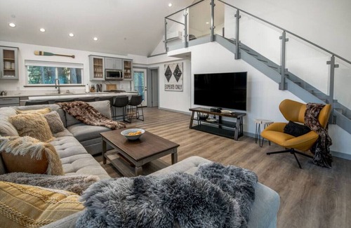 Alta House | Relaxing Villa Retreat in the Sierra Mountains with Spa