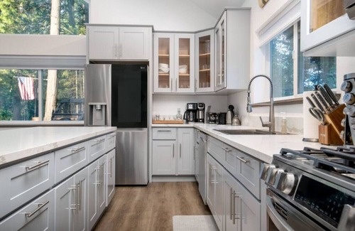 Alta House | Relaxing Villa Retreat in the Sierra Mountains with Spa