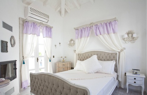 Hacımemis Villa | Spacious Villa with 8 Rooms in Alacati, Family-Friendly