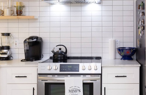 Wooten Condo | Cozy Condo Retreat in North Central Austin with Spa & Breakfast