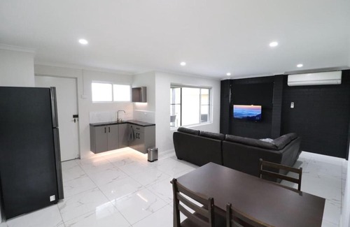 Dora Creek Apartment | ENTIRE WATERFRONT UNIT free WIFI